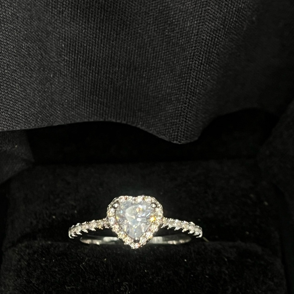 Dazzling Silver Heart Ring